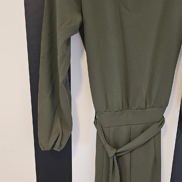Chic Olive Green Women's Jumpsuit - Picture 2 of 6